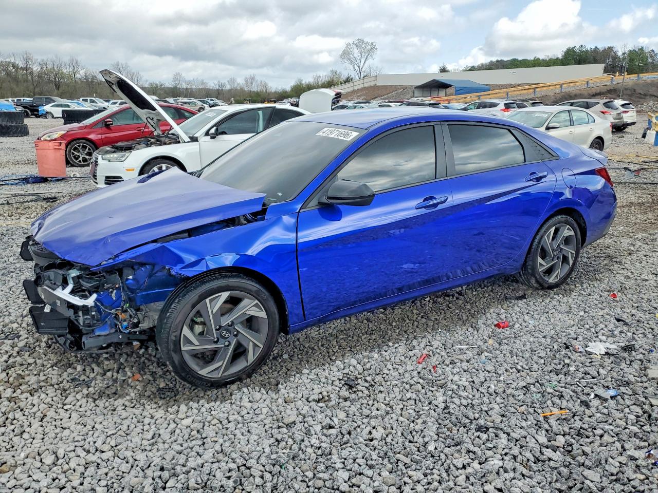 Salvage Hyundai ELANTRA Image
