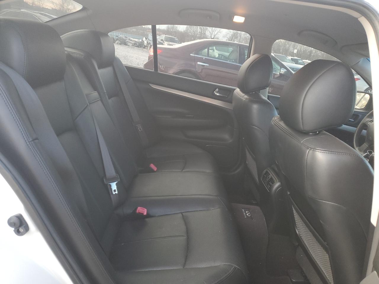 INFINITI G37 Base