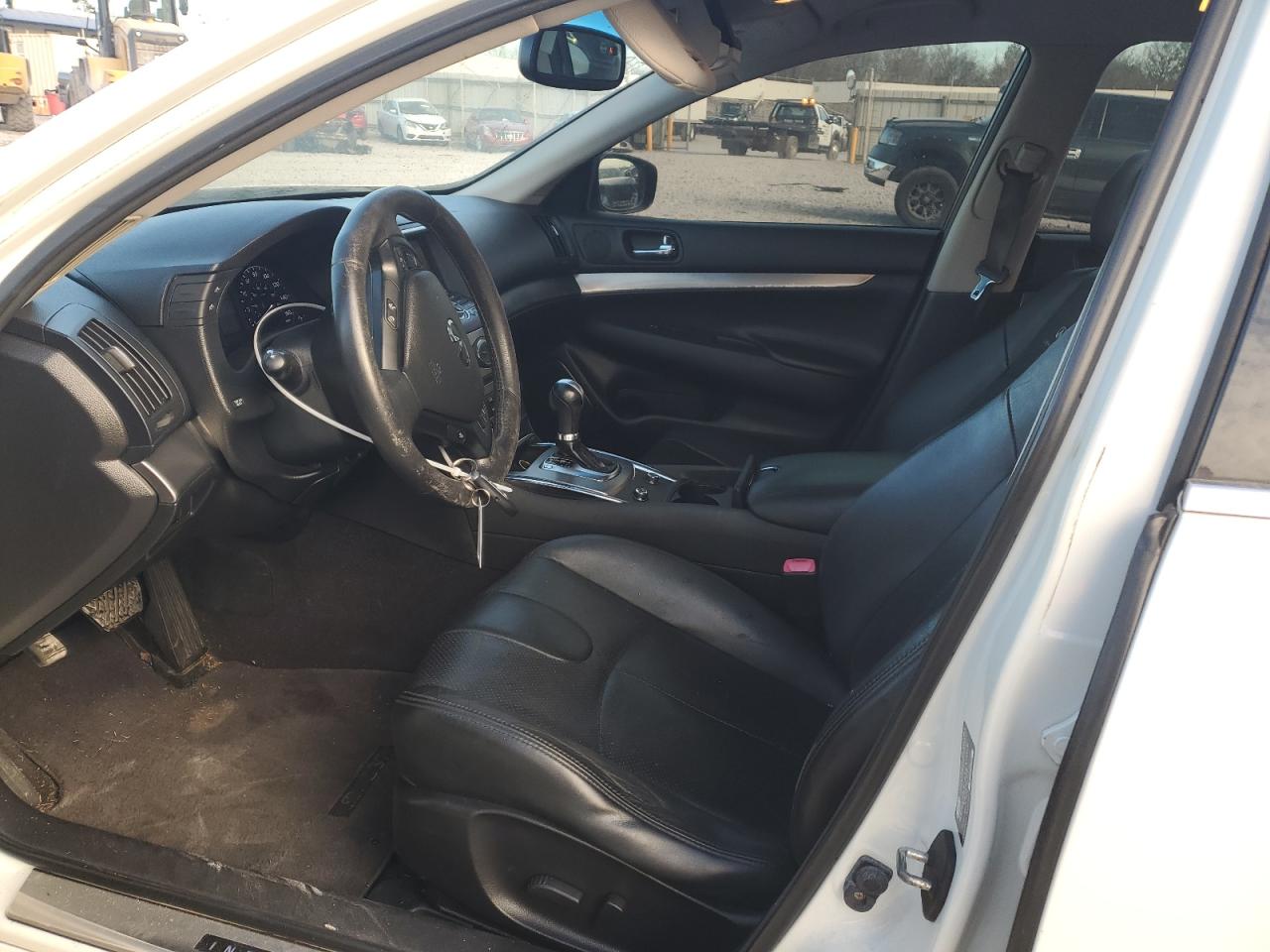 INFINITI G37 Base