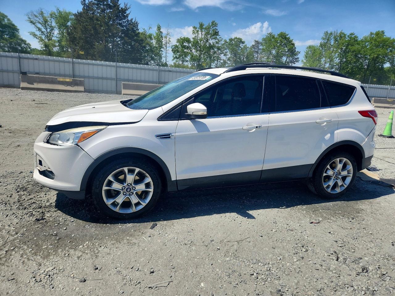 Salvage Ford Escape Image