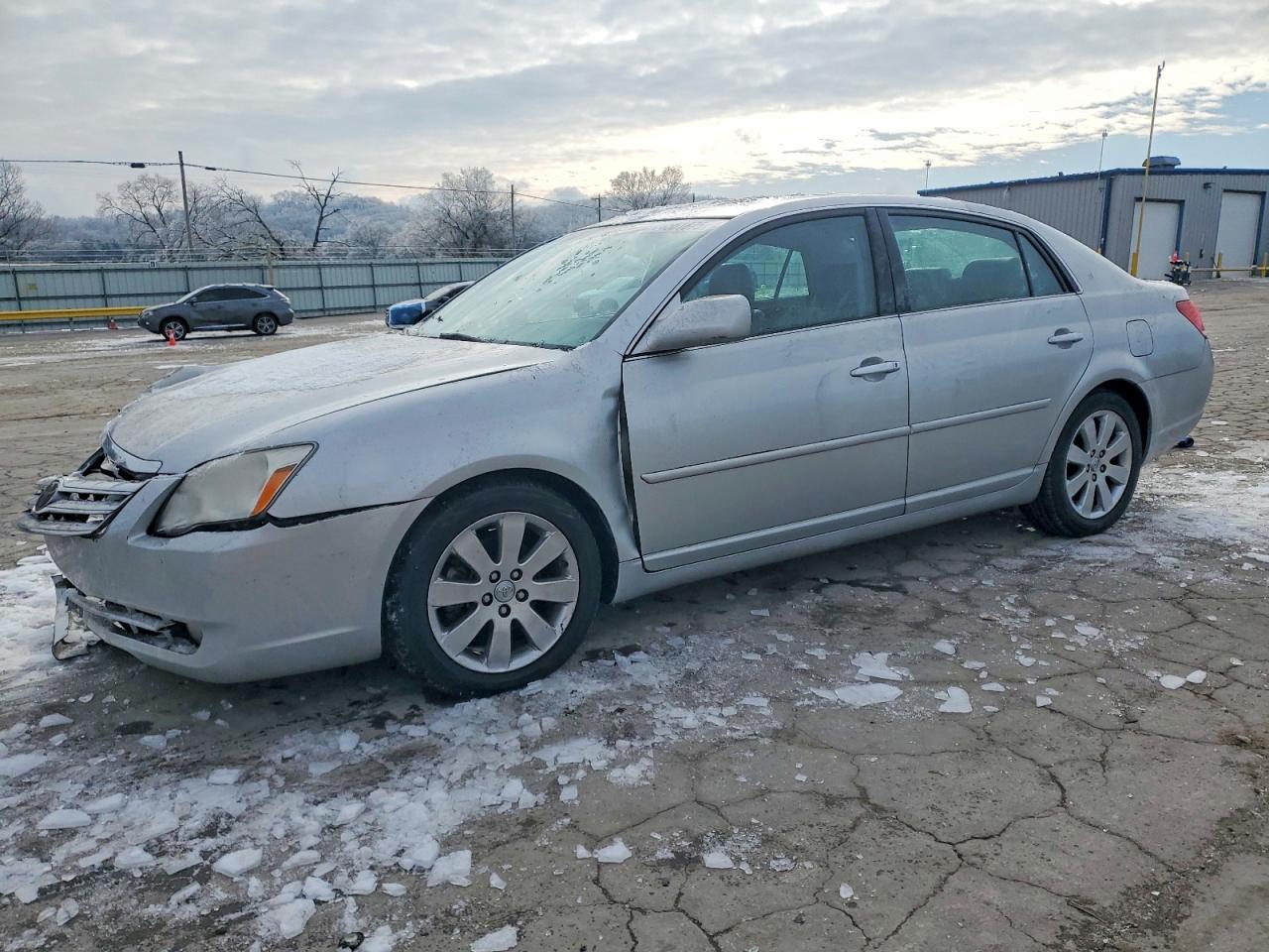 Salvage Toyota Avalon Image