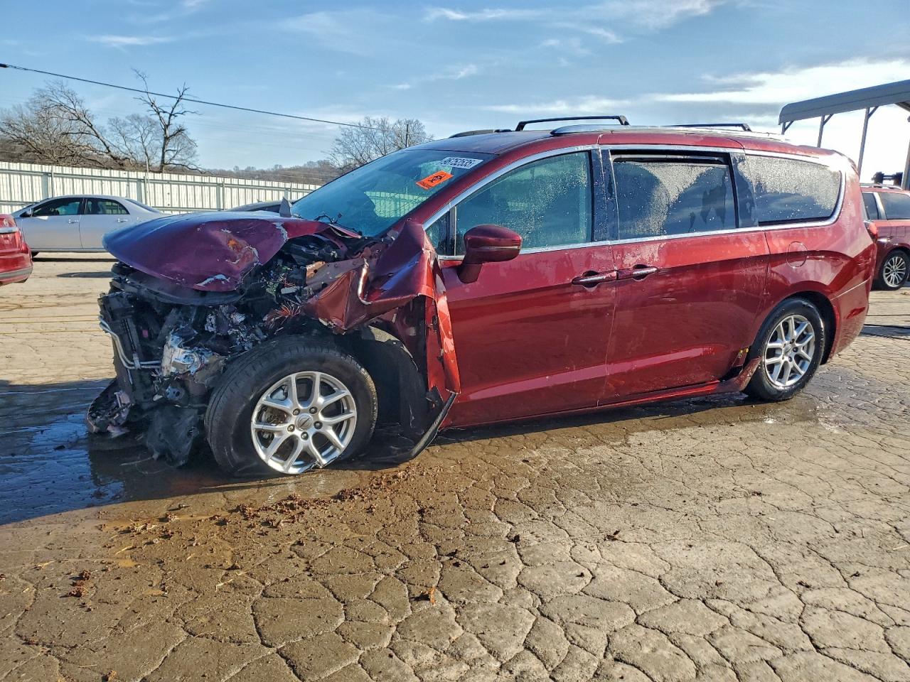Salvage Chrysler Pacifica Image
