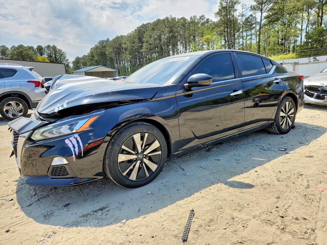 Salvage Nissan Altima Image