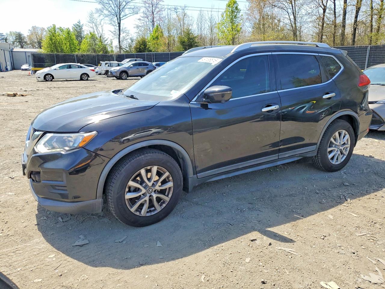 Salvage Nissan Rogue Image