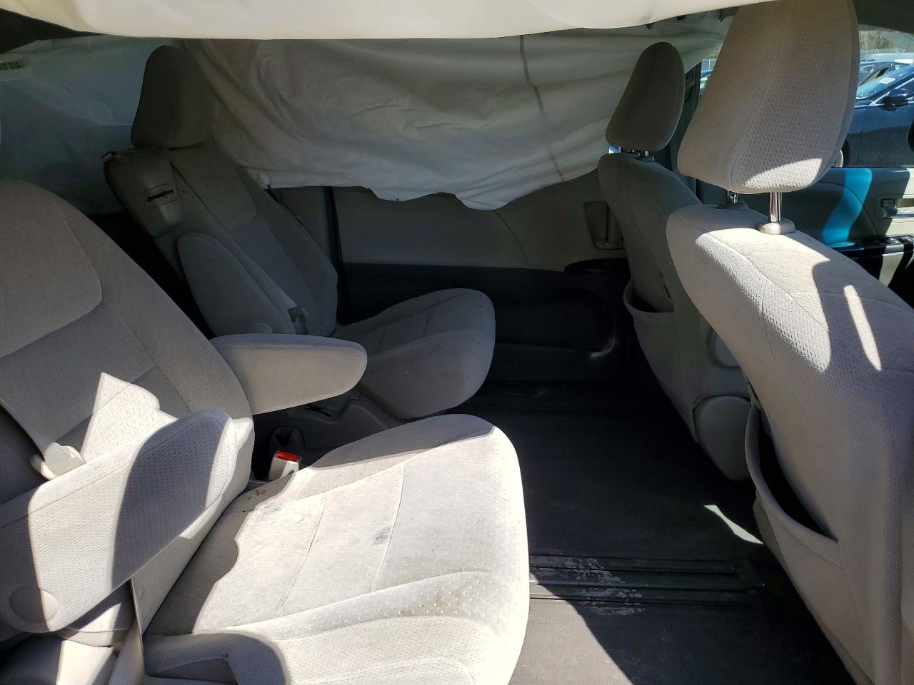 Toyota Sienna Le 8-passenger