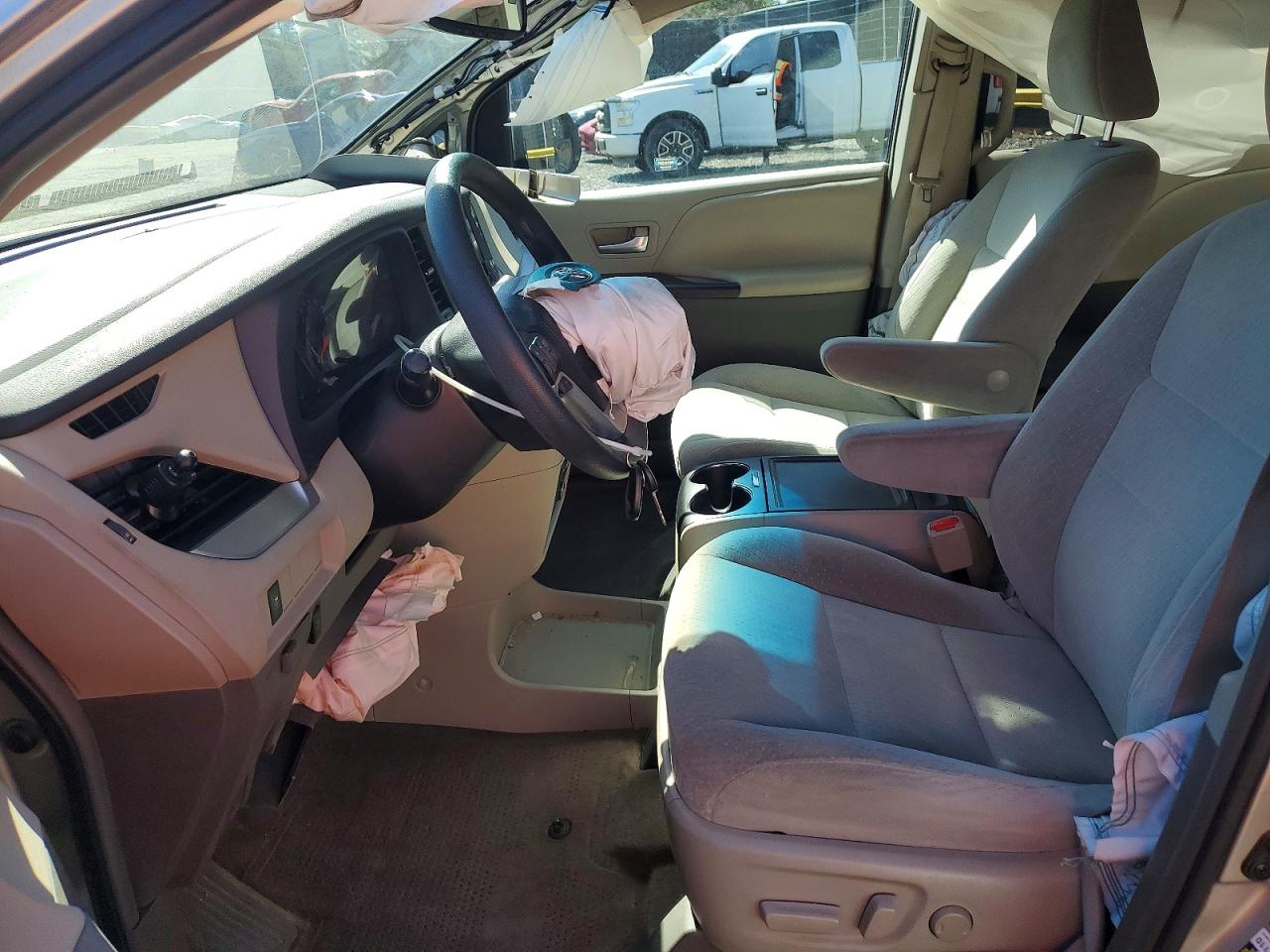 Toyota Sienna Le 8-passenger