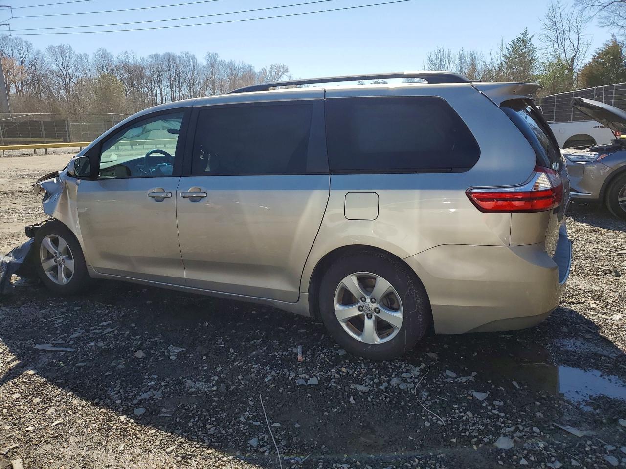 Toyota Sienna Le 8-passenger