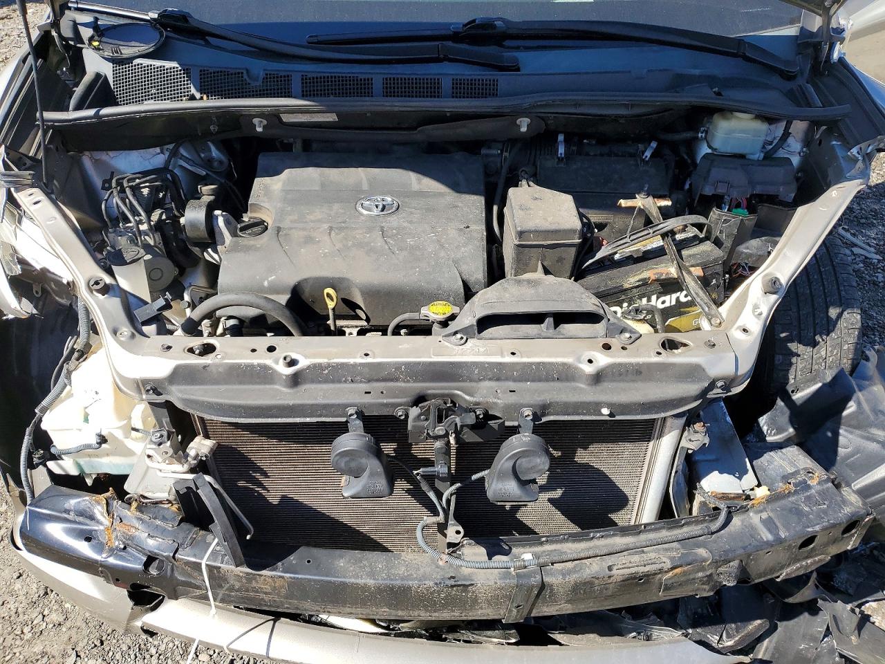 Toyota Sienna Le 8-passenger