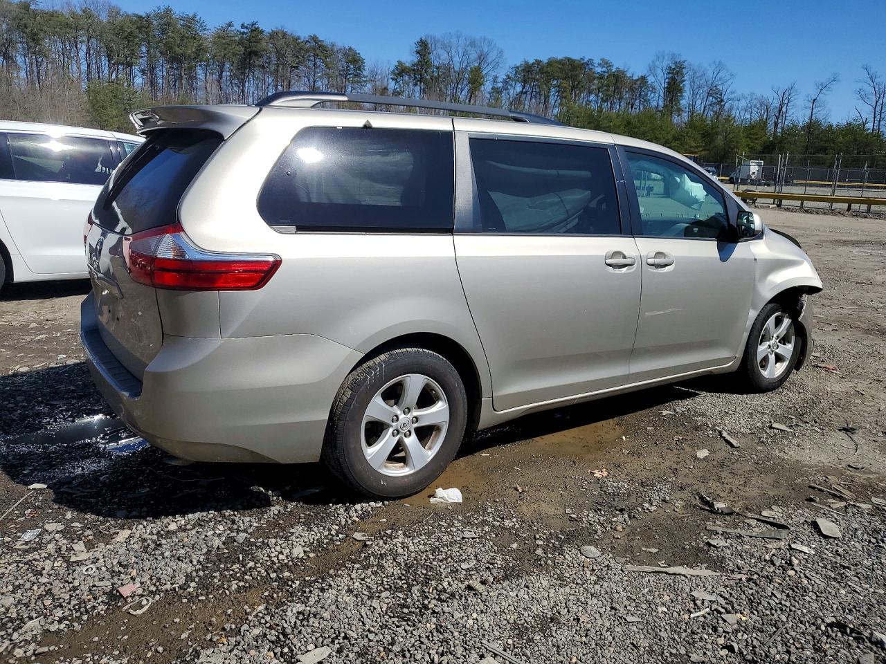Toyota Sienna Le 8-passenger
