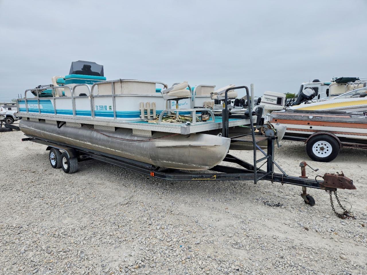 Salvage Beachcomber Boats Inc Deckover T Image
