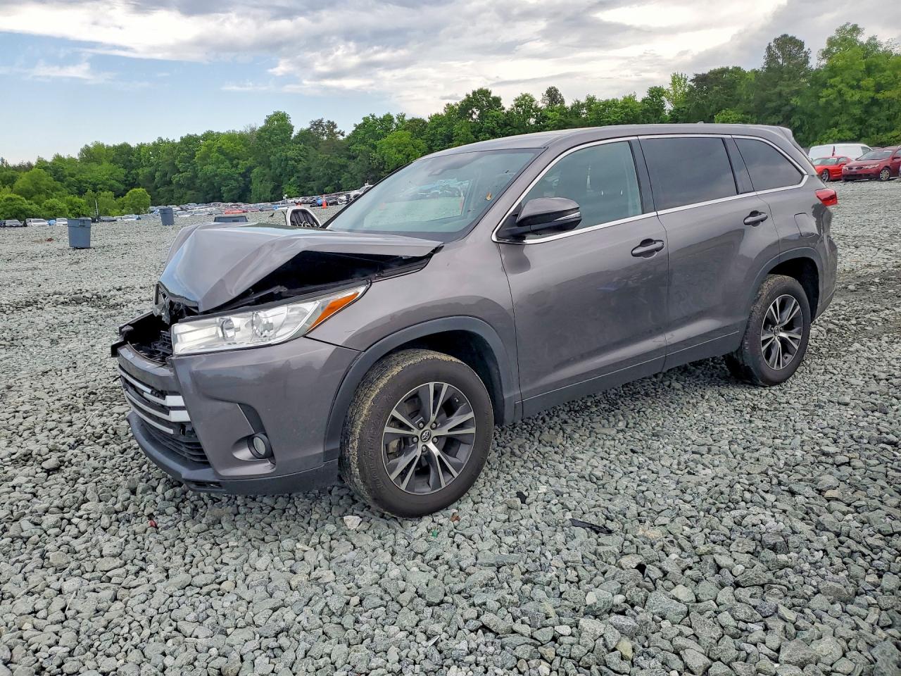 Salvage Toyota Highlander Image
