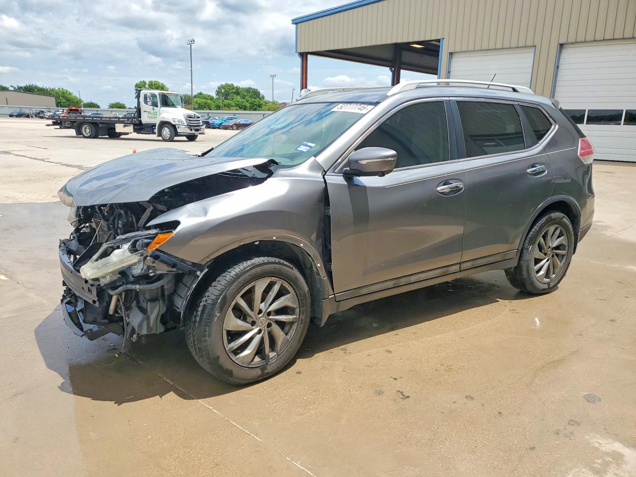 Salvage Nissan Rogue Image