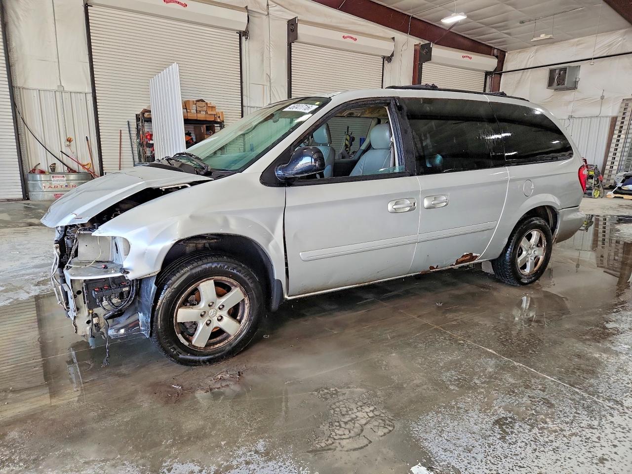 Salvage Dodge Caravan Image