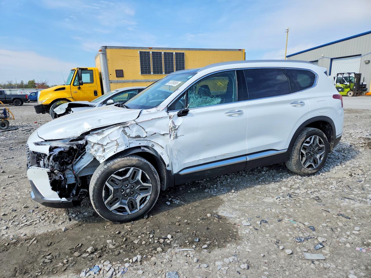 Salvage Hyundai SANTA FE Image