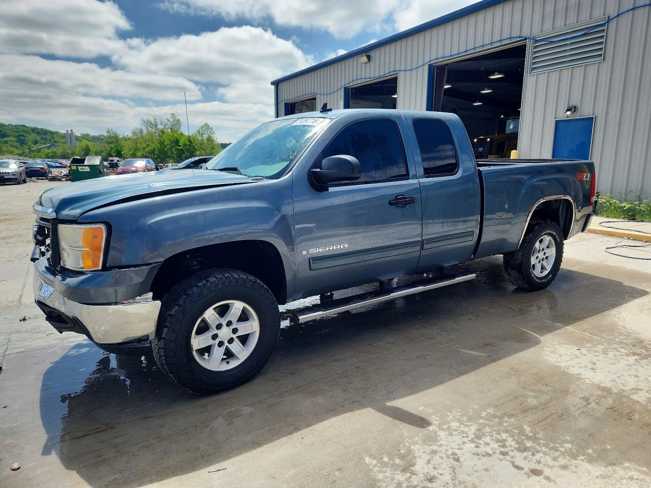 Salvage GMC Sierra Image