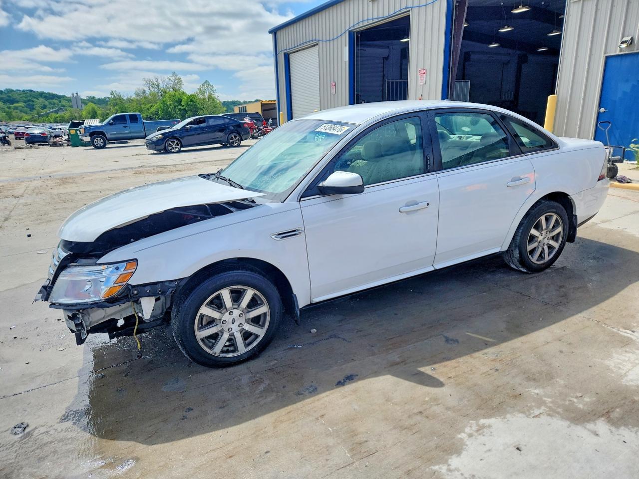 Salvage Ford Taurus Image