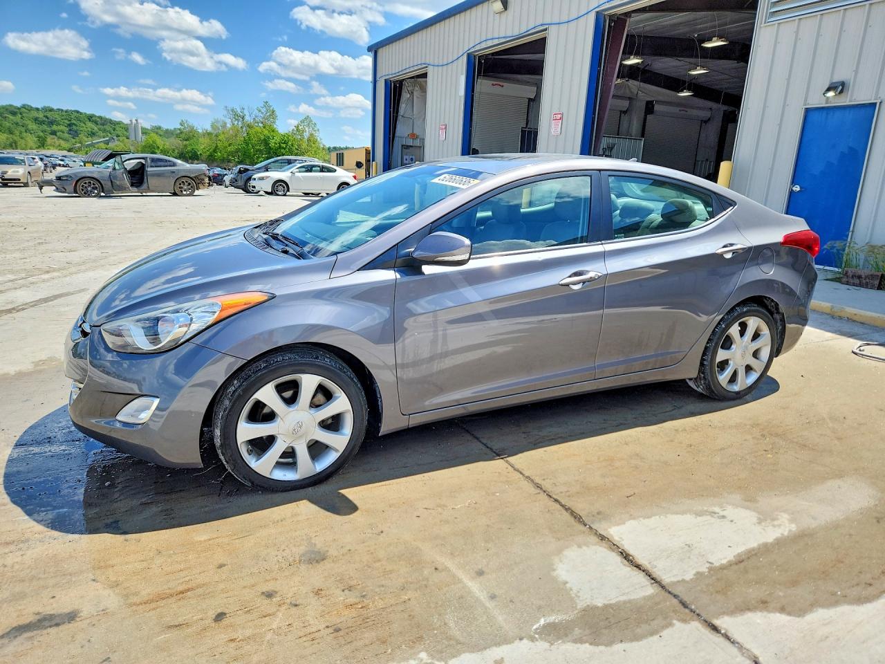 Salvage Hyundai ELANTRA Image