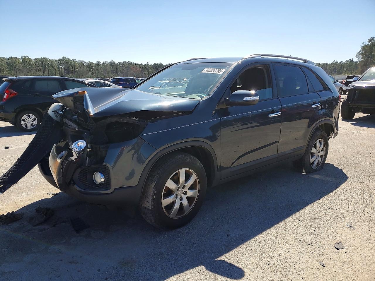 Salvage Kia Sorento Image