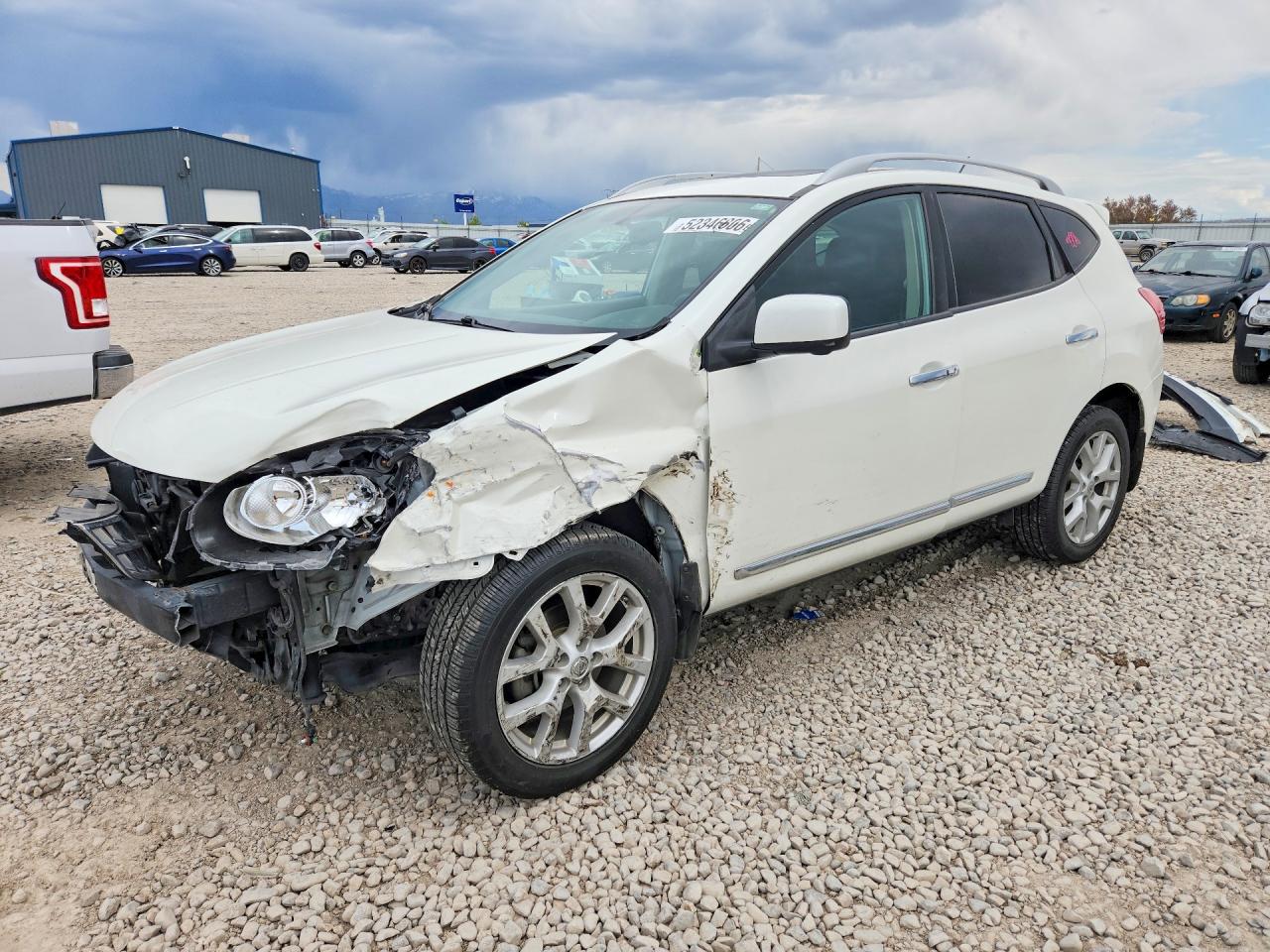 Salvage Nissan Rogue Image