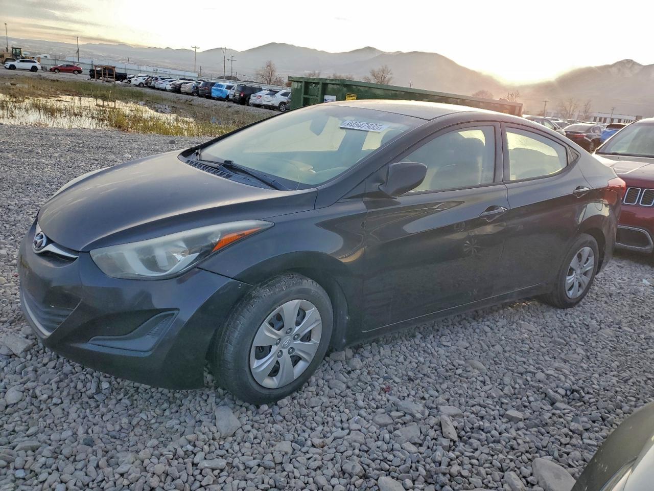 Salvage Hyundai ELANTRA Image