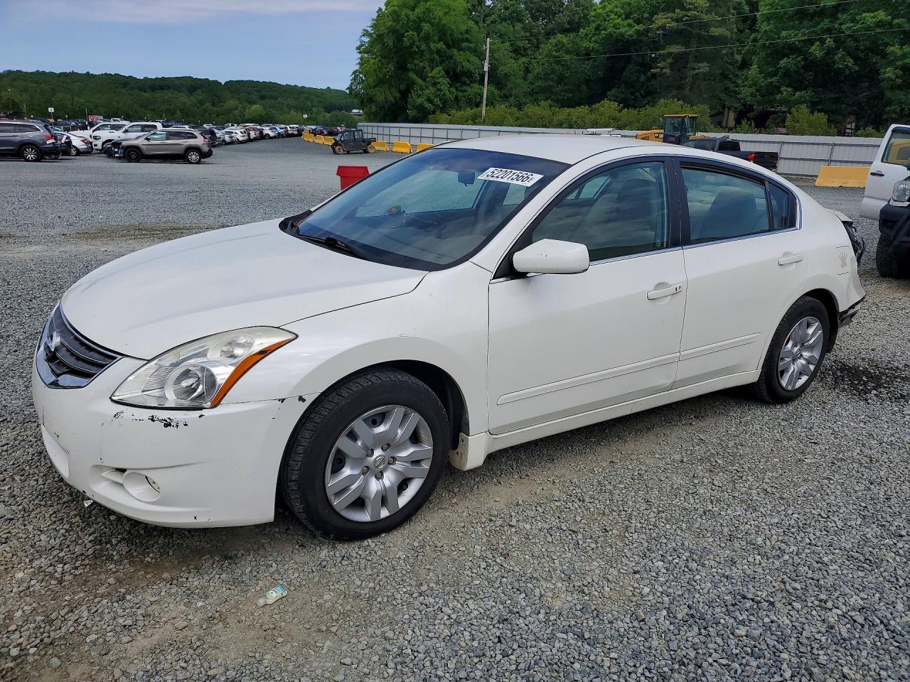 Salvage Nissan Altima Image