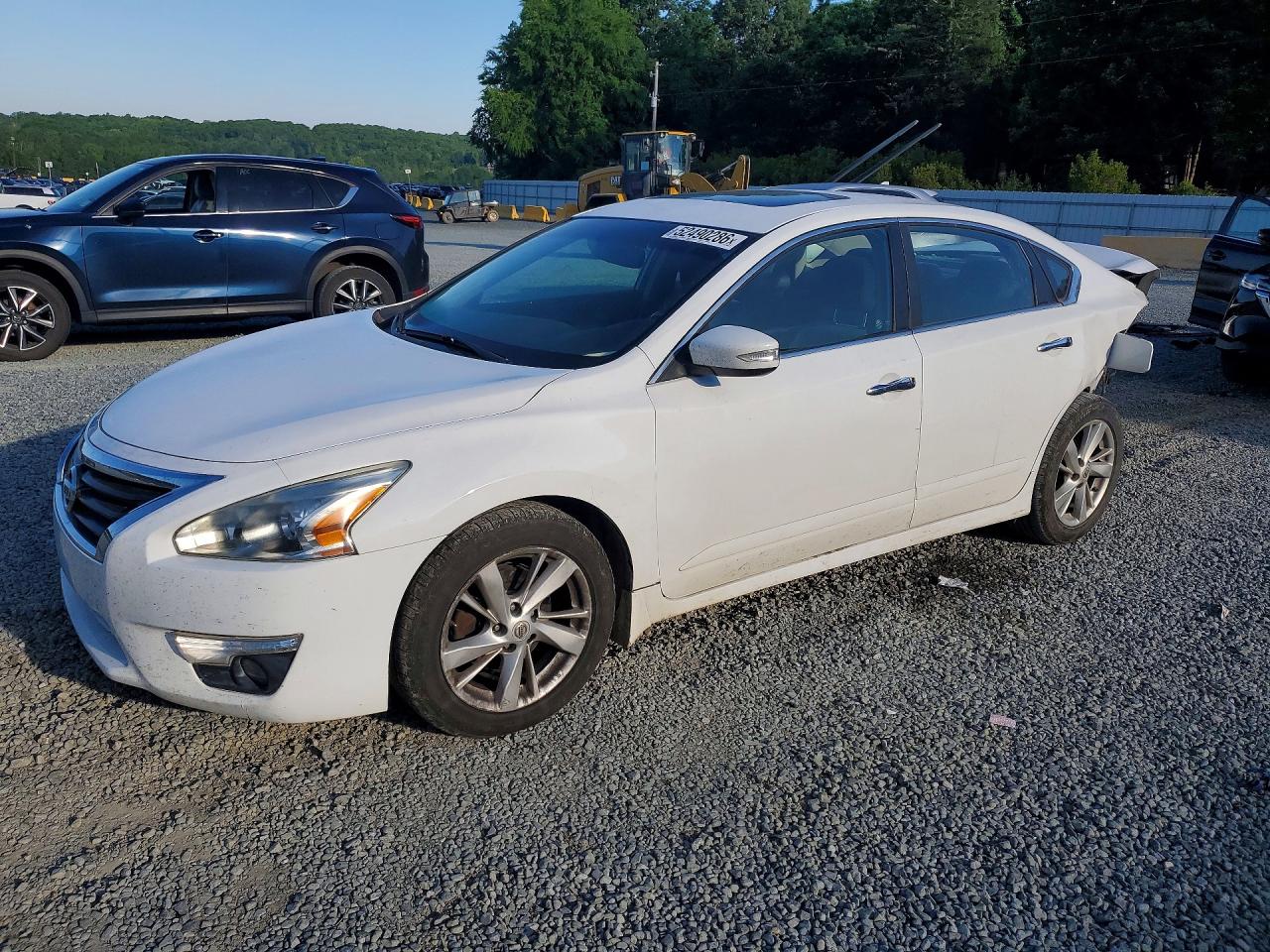 Salvage Nissan Altima Image