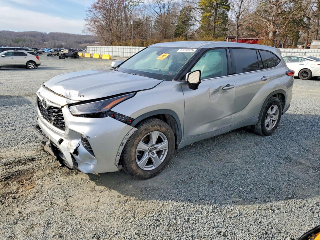 Salvage Toyota Highlander Image