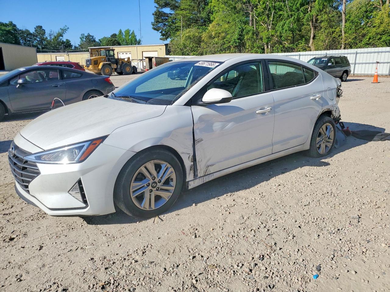 Salvage Hyundai ELANTRA Image