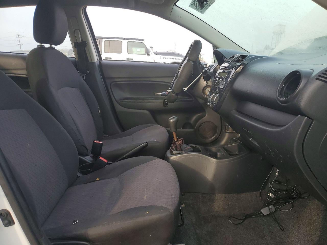 Mitsubishi Mirage Es