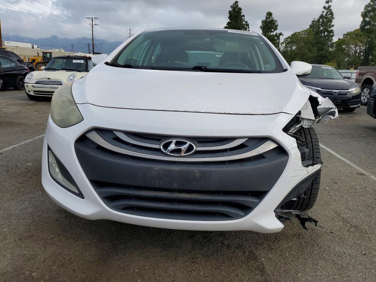 Hyundai ELANTRA Base