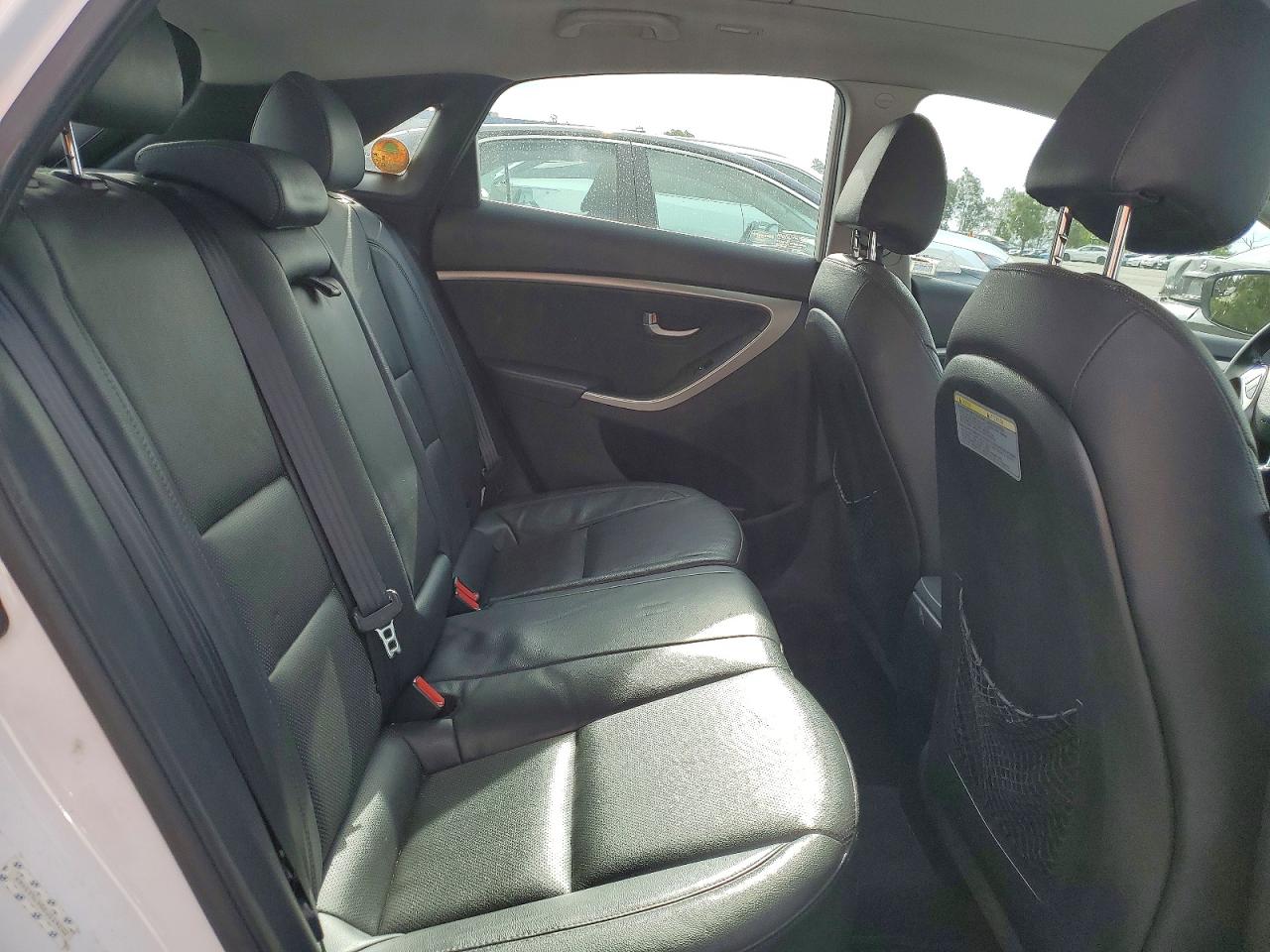 Hyundai ELANTRA Base