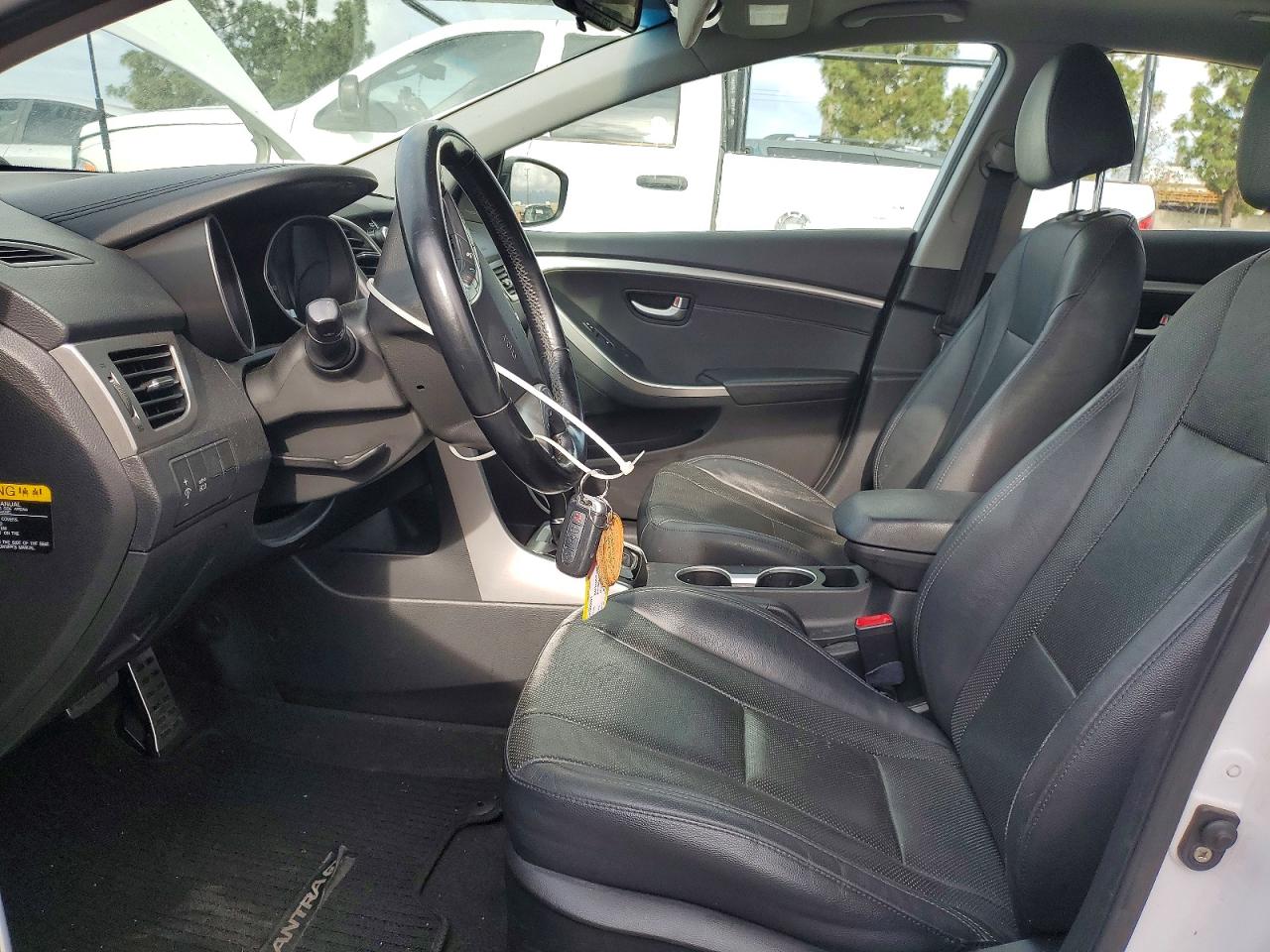 Hyundai ELANTRA Base