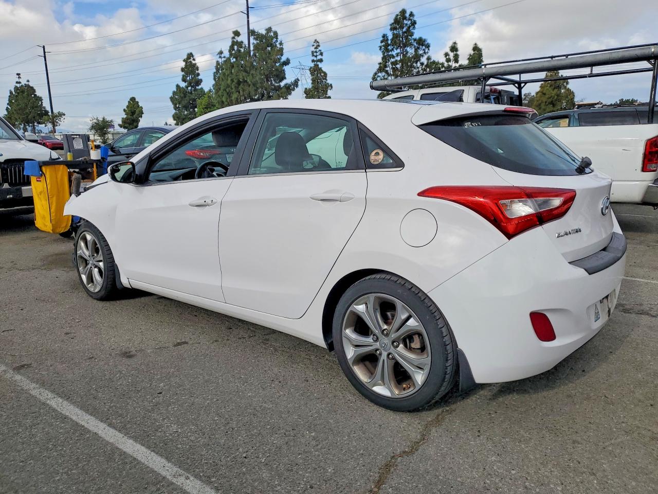 Hyundai ELANTRA Base