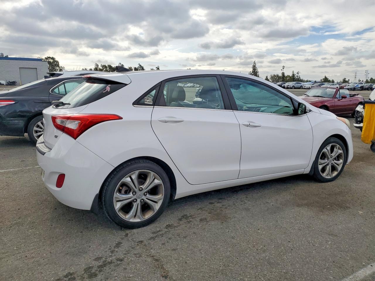 Hyundai ELANTRA Base