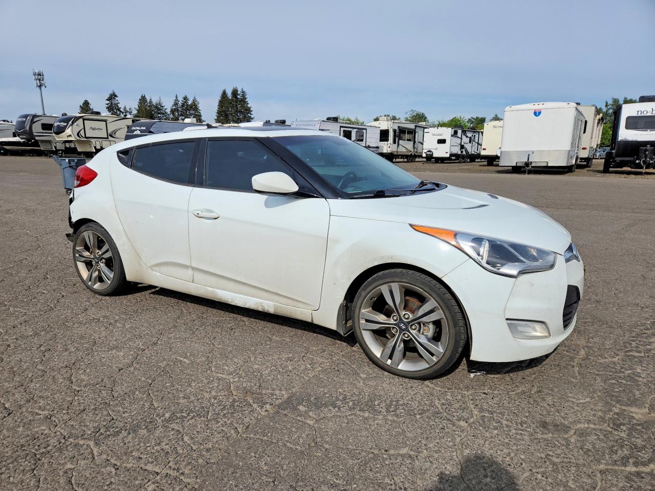 Hyundai VELOSTER Base