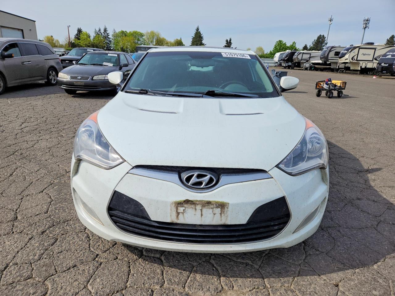 Hyundai VELOSTER Base