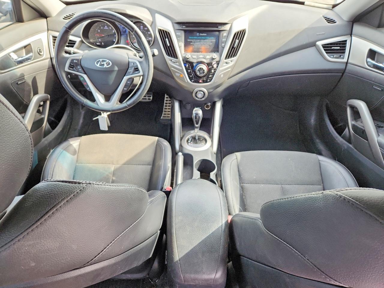 Hyundai VELOSTER Base