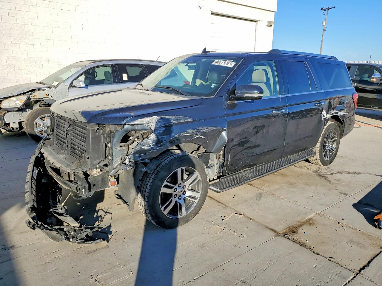 Salvage Ford Expedition Image