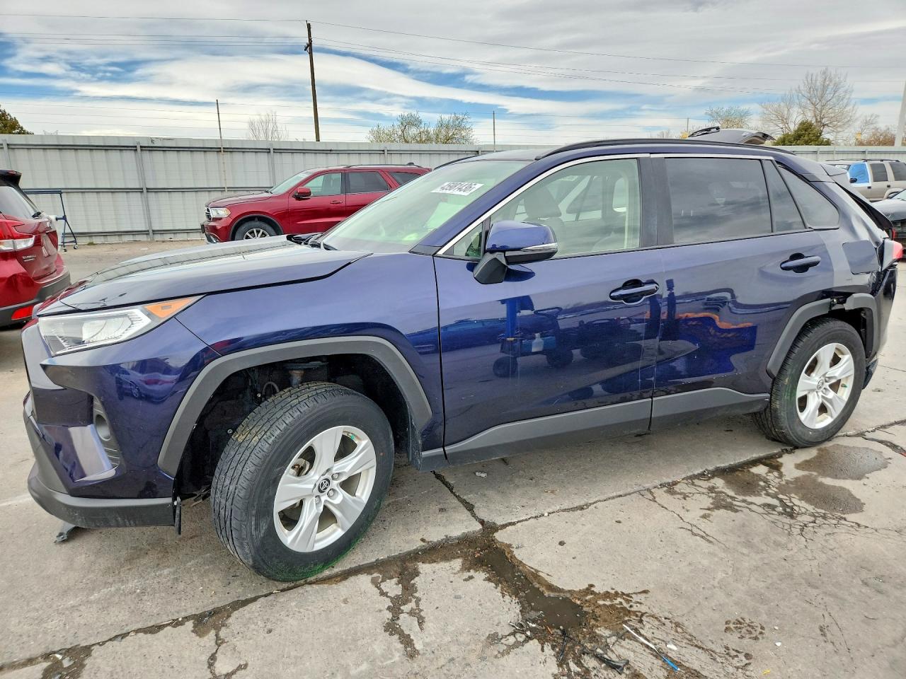Salvage Toyota RAV4 Image