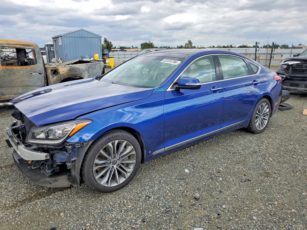 Salvage Hyundai Genesis Image