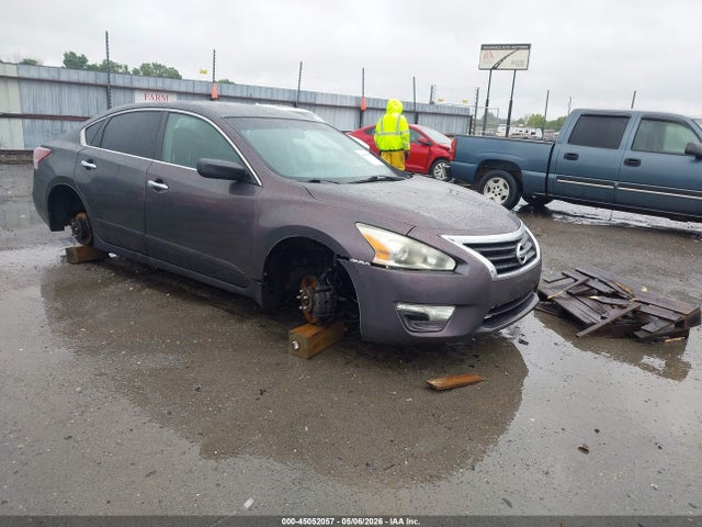 Salvage Nissan Altima Image