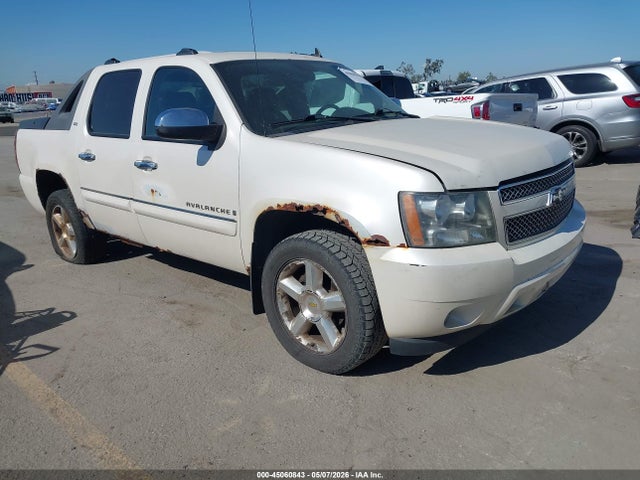 Salvage Chevrolet Avalanche 1500 Image