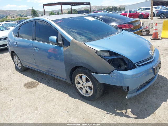 Salvage Toyota Prius Image