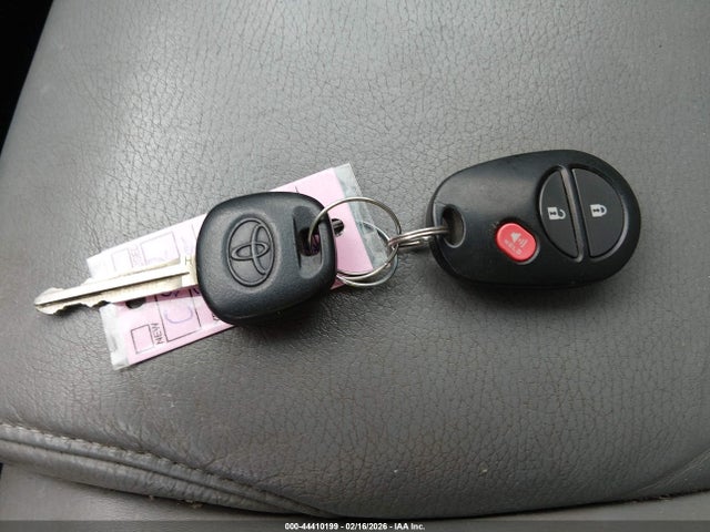 Toyota Sequoia Sr5 5.7l V8