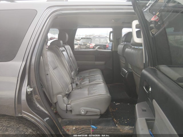 Toyota Sequoia Sr5 5.7l V8