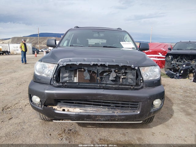 Toyota Sequoia Sr5 5.7l V8