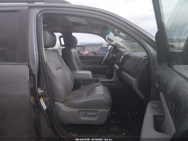 Toyota Sequoia Sr5 5.7l V8
