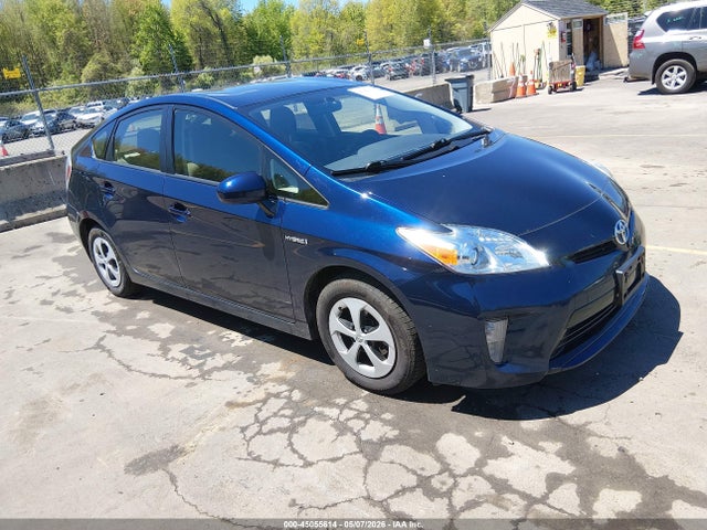 Salvage Toyota Prius Image