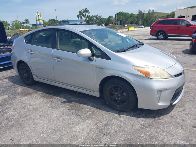 Salvage Toyota Prius Image