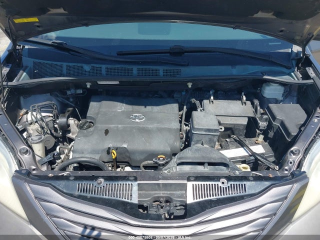 Toyota Sienna Base V6 7 Passenger